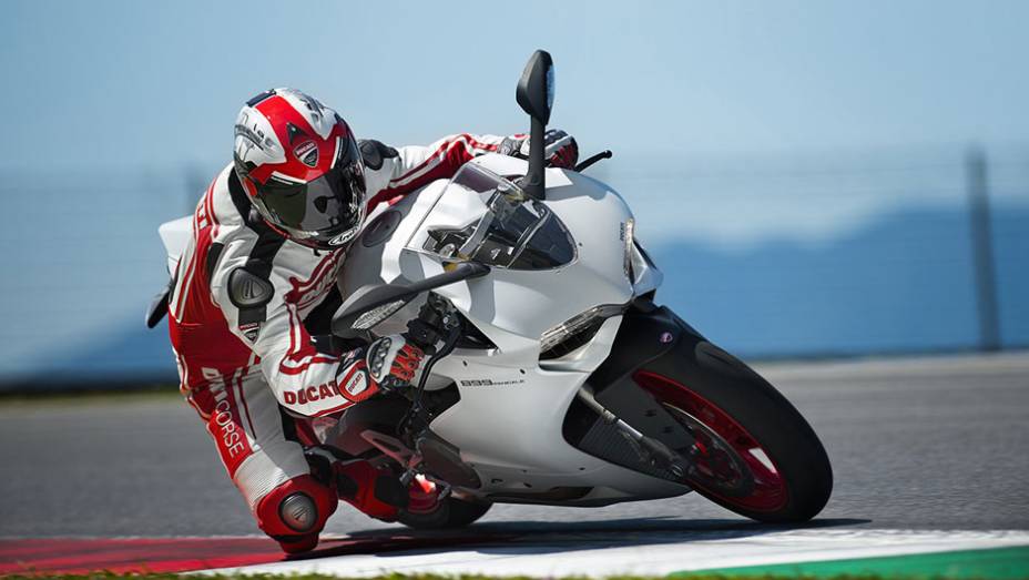 Ducati apresenta 899 Panigale em Frankfurt | <a href="https://preprod.quatrorodas.abril.com.br/moto/noticias/ducati-apresenta-899-panigale-frankfurt-753568.shtml" rel="migration">Leia mais</a>