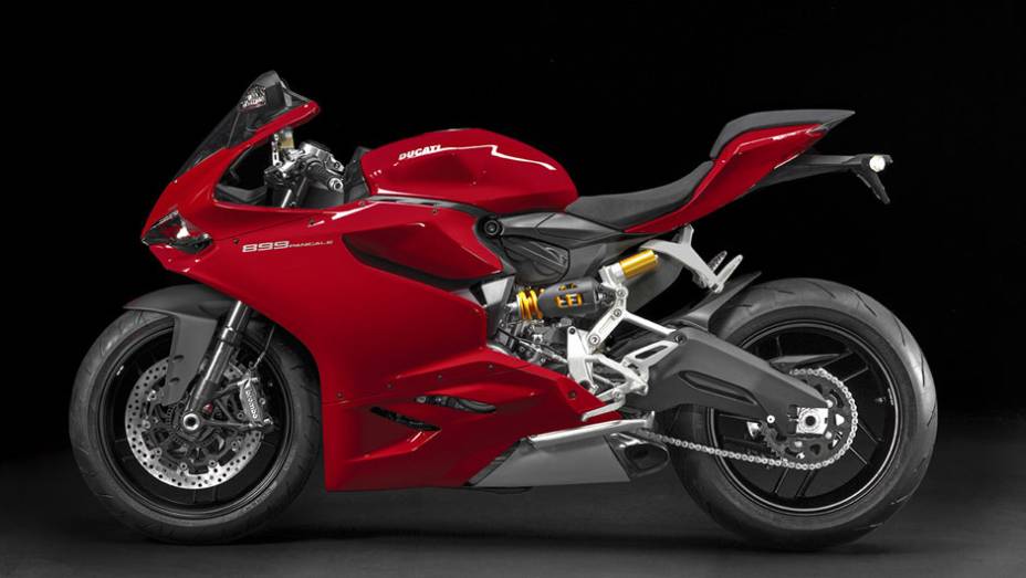 Apesar da diminui&ccedil;&atilde;o na pot&ecirc;ncia, a Ducati 899 Panigale foi feita para as pistas e tamb&eacute;m inclui muitos dos equipamentos eletr&ocirc;nicos presentes na 1199 | <a href="https://preprod.quatrorodas.abril.com.br/moto/noticias/ducati-apresenta-899-panigale-frankfurt-753568." rel="migration"></a>
