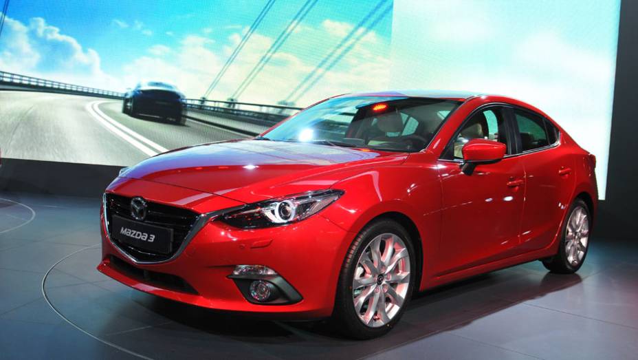 Mazda 3 | <a href="https://preprod.quatrorodas.abril.com.br/saloes/frankfurt/2013/mazda3-752102.shtml" rel="migration">Leia mais</a> | <a href="https://preprod.quatrorodas.abril.com.br/galerias/saloes/frankfurt/2013/direto-frankfurt-2013-2-753558.shtml" rel="migration">Direto de Frankfurt 2013 - parte 2</a>