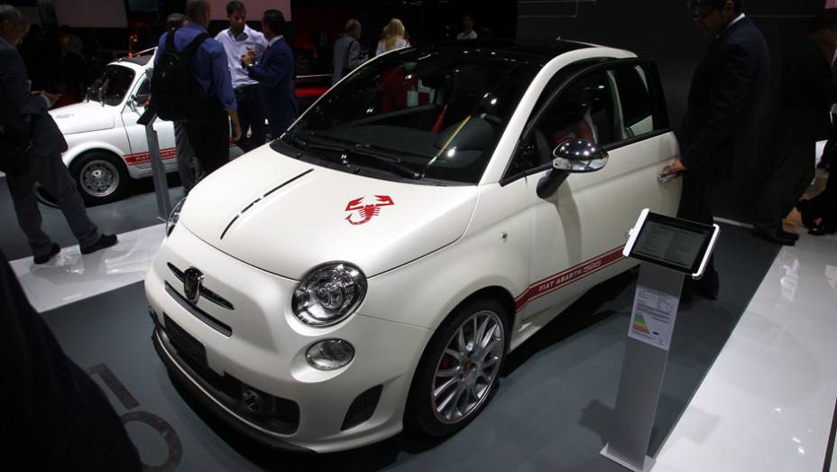 Abarth 595 50th Anniversary Edition | <a href="https://preprod.quatrorodas.abril.com.br/saloes/frankfurt/2013/abarth-595-50th-anniversary-edition-752139.shtml" rel="migration">Leia mais</a>