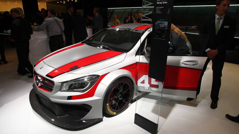 Mercedes-Benz CLA45 AMG Racing Series | <a href="https://preprod.quatrorodas.abril.com.br/saloes/frankfurt/2013/mercedes-benz-cla45-amg-racing-series-752346.shtml" rel="migration">Leia mais</a>