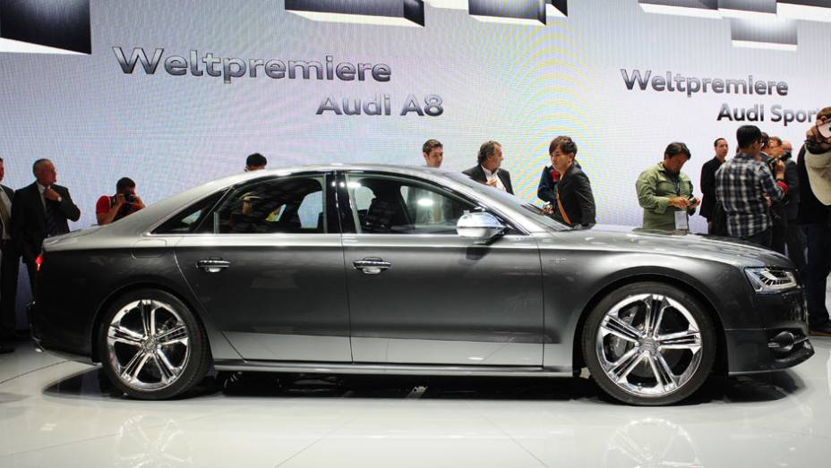 Audi A8 2014 | <a href="https://preprod.quatrorodas.abril.com.br/saloes/frankfurt/2013/audi-a8-2014-753145.shtml" rel="migration">Leia mais</a>