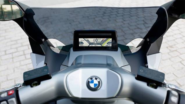 Painel minimalista lembra mais a tela de um GPS | <a href="https://preprod.quatrorodas.abril.com.br/moto/noticias/bmw-mostra-scooter-c-evolution-frankfurt-753657.shtml" rel="migration">Leia mais</a> Painel minimalista lembra mais a tela de um GPS | <a href="https://preprod.quatrorodas.abril.com.br/moto/noticias/bmw-mostra-scooter-c-evolution-frankfurt-753657.shtml" rel="migration">Leia mais</a>