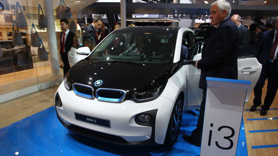 BMW i3 | <a href="https://preprod.quatrorodas.abril.com.br/saloes/frankfurt/2013/bmw-i3-753151.shtml" rel="migration">Leia mais</a> | <a href="https://preprod.quatrorodas.abril.com.br/galerias/saloes/frankfurt/2013/direto-frankfurt-2013-1-753497.shtml" rel="migration"></a>