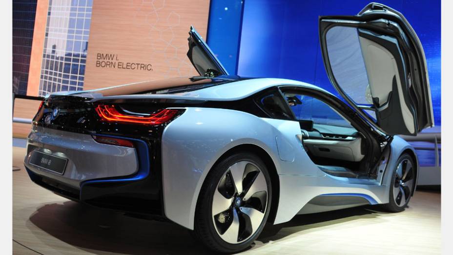 BMW i8 | <a href="https://preprod.quatrorodas.abril.com.br/saloes/frankfurt/2013/bmw-i8-752136.shtml" rel="migration">Leia mais</a>