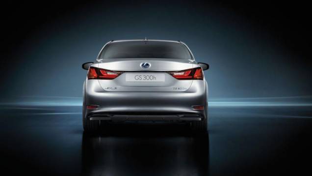 A Lexus projeta o consumo do GS 300h em 21,3 km/l, com nível médio de emissão de CO2 em 109 g/km | <a href="https://preprod.quatrorodas.abril.com.br/saloes/frankfurt/2013/lexus-gs-300h-753665.shtml" rel="migration">Leia mais</a> A Lexus projeta o consumo do GS 300h em 21,3 km/l, com nível médio de emissão de CO2 em 109 g/km | <a href="https://preprod.quatrorodas.abril.com.br/saloes/frankfurt/2013/lexus-gs-300h-753665.shtml" rel="migration">Leia mais</a>