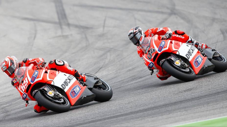 Andrea Dovizioso ficou com o oitavo lugar, à frente de seu companheiro de equipe, Nicky Hayden | <a href="https://preprod.quatrorodas.abril.com.br/moto/noticias/motogp-lorenzo-triunfa-misano-754124.shtml" rel="migration">Leia mais</a>