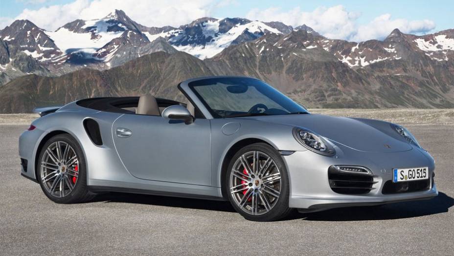 Porsche revela 911 Turbo Cabriolet 2014 | <a href="https://preprod.quatrorodas.abril.com.br/noticias/fabricantes/porsche-revela-911-turbo-turbo-s-cabriolet-754889.shtml" rel="migration">Leia mais</a>
