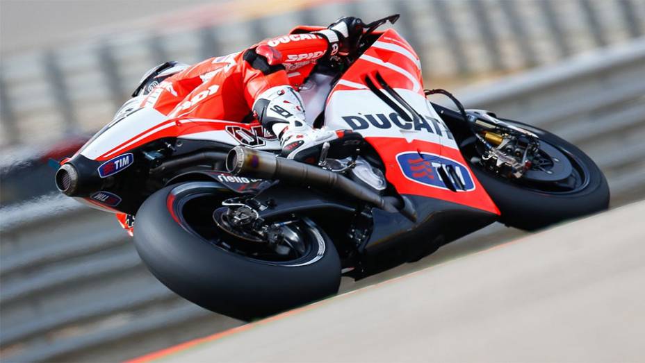 Andrea Dovizioso levou a Ducati ao oitavo lugar nesta sexta | <a href="https://preprod.quatrorodas.abril.com.br/moto/noticias/motogp-marquez-lidera-sexta-feira-aragon-755443.shtml" rel="migration">Leia mais</a>