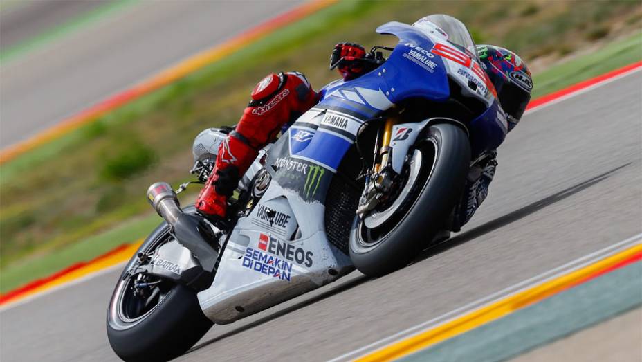 Jorge Lorenzo ficou com o segundo tempo, a apenas 10 milésimos de Márquez | <a href="https://preprod.quatrorodas.abril.com.br/moto/noticias/motogp-marquez-garante-pole-aragon-755537.shtml" rel="migration">Leia mais</a>