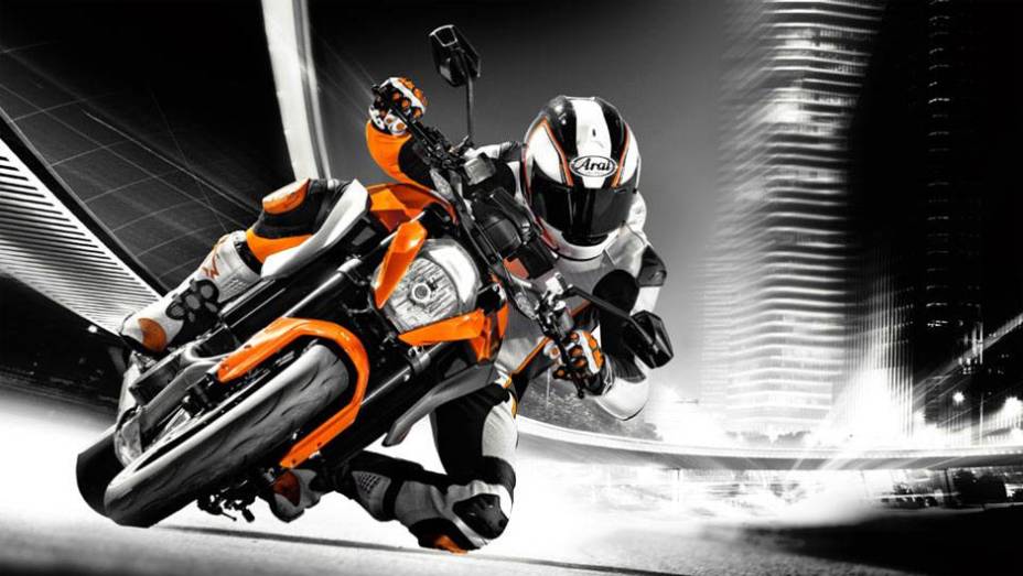 O motor V-Twin a 75° de 1301 cc veio da esportiva RC8 R | <a href="https://preprod.quatrorodas.abril.com.br/moto/noticias/ktm-revela-1290-super-duke-r-2014-755875.shtml" rel="migration">Leia mais</a>