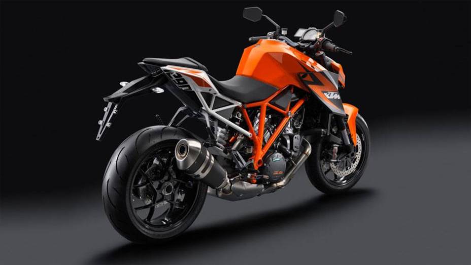 O chassi foi adaptado da RC8 R, assim como a suspensão WP totalmente ajustável | <a href="https://preprod.quatrorodas.abril.com.br/moto/noticias/ktm-revela-1290-super-duke-r-2014-755875.shtml" rel="migration">Leia mais</a>