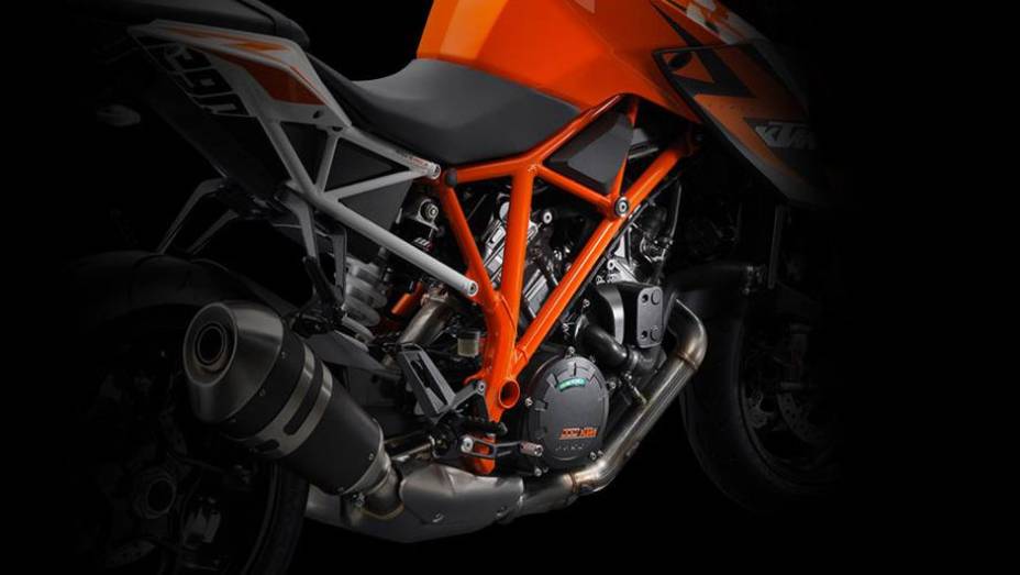 O novo modelo da empresa austríaca tornou-se a naked mais extrema do mercado | <a href="https://preprod.quatrorodas.abril.com.br/moto/noticias/ktm-revela-1290-super-duke-r-2014-755875.shtml" rel="migration">Leia mais</a>