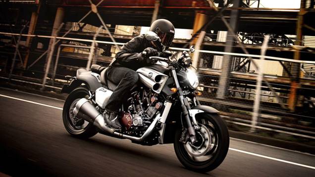 O modelo foi mostrado no Salão Duas Rodas 2013 e chega ao mercado em março de 2014 | <a href="https://preprod.quatrorodas.abril.com.br/moto/noticias/tmax-destaque-yamaha-salao-duas-rodas-756402.shtml" rel="migration">Leia mais</a> O modelo foi mostrado no Salão Duas Rodas 2013 e chega ao mercado em março de 2014 | <a href="https://preprod.quatrorodas.abril.com.br/moto/noticias/tmax-destaque-yamaha-salao-duas-rodas-756402.shtml" rel="migration">Leia mais</a>