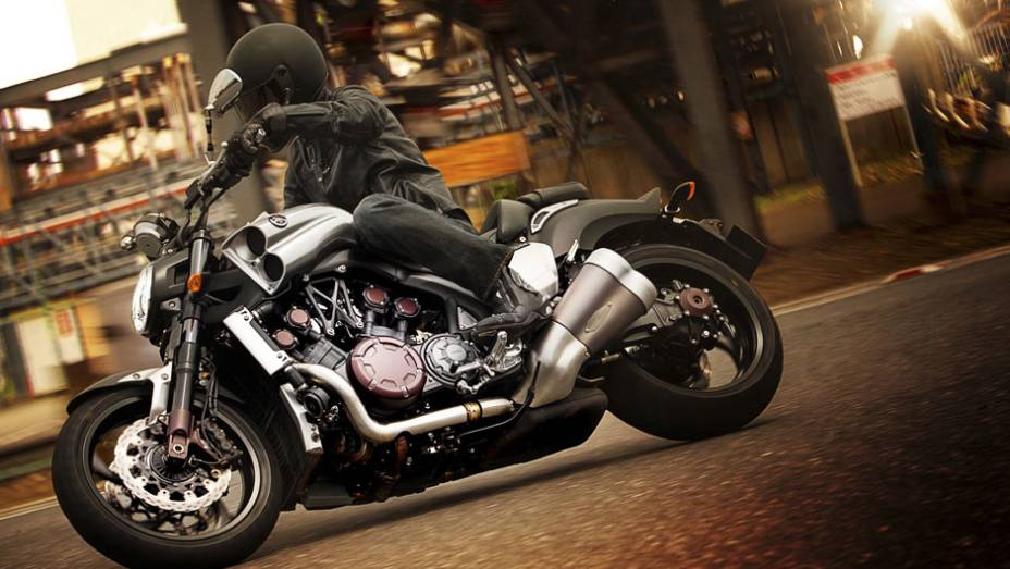 Moto custar&aacute; R$ 99 mil | <a href="https://preprod.quatrorodas.abril.com.br/moto/noticias/tmax-destaque-yamaha-salao-duas-rodas-756402.shtml" rel="migration">Leia mais</a>