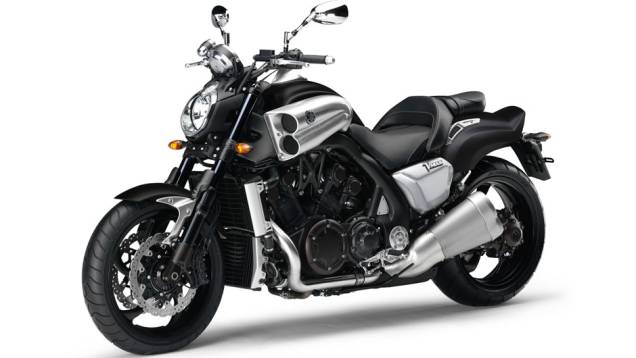 A VMax está equipada com freios a disco nas rodas dianteira e traseira | <a href="https://preprod.quatrorodas.abril.com.br/moto/noticias/tmax-destaque-yamaha-salao-duas-rodas-756402.shtml" rel="migration">Leia mais</a> A VMax está equipada com freios a disco nas rodas dianteira e traseira | <a href="https://preprod.quatrorodas.abril.com.br/moto/noticias/tmax-destaque-yamaha-salao-duas-rodas-756402.shtml" rel="migration">Leia mais</a>