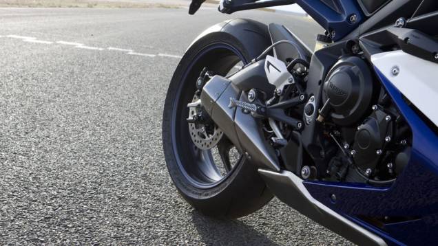 Moto tem transmissão de seis velocidades | <a href="https://preprod.quatrorodas.abril.com.br/moto/noticias/triumph-daytona-675-chega-r-41-900-781670.shtml" rel="migration">Leia mais</a> Moto tem transmissão de seis velocidades | <a href="https://preprod.quatrorodas.abril.com.br/moto/noticias/triumph-daytona-675-chega-r-41-900-781670.shtml" rel="migration">Leia mais</a>