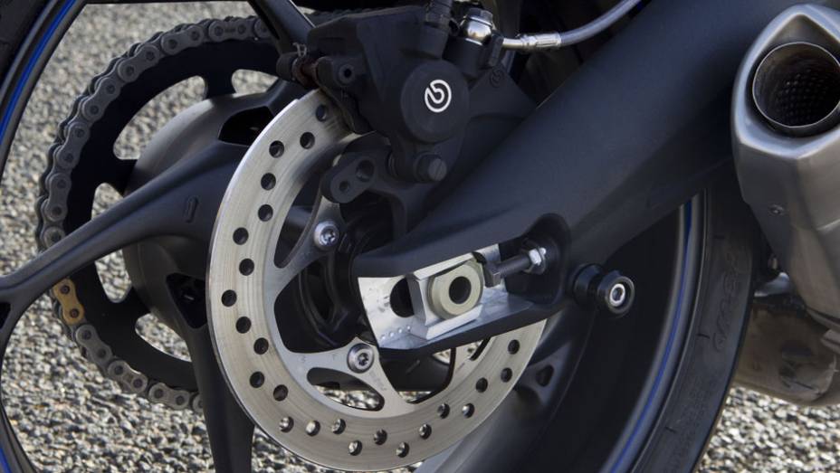 Freios ABS como itens de série | <a href="https://preprod.quatrorodas.abril.com.br/moto/noticias/triumph-daytona-675-chega-r-41-900-781670.shtml" rel="migration">Leia mais</a>