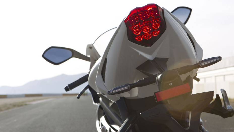 Triumph Daytona 675 | <a href="https://preprod.quatrorodas.abril.com.br/moto/noticias/triumph-daytona-675-chega-r-41-900-781670.shtml" rel="migration">Leia mais</a>