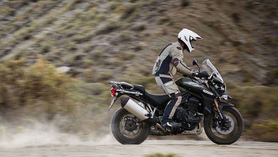 Motor de 1215 cc entrega 137 cavalos de pot&ecirc;ncia a 9300 rpm | <a href="https://preprod.quatrorodas.abril.com.br/moto/noticias/triumph-revela-lancamentos-salao-duas-rodas-756393.shtml" rel="migration">Leia mais</a>