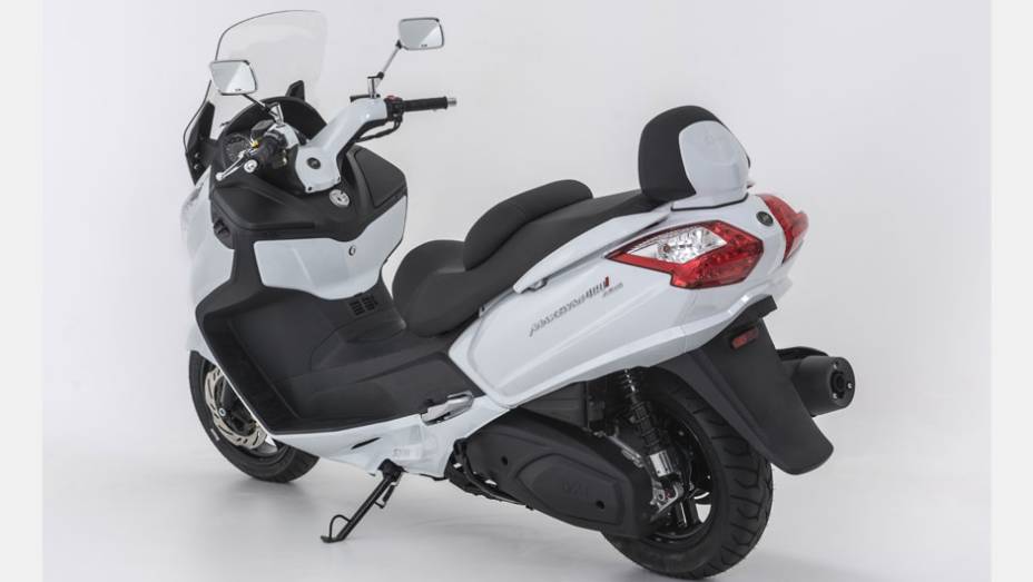 Maxsym 400i conta com um motor de 400 cm&sup3; com inje&ccedil;&atilde;o eletr&ocirc;nica, refrigera&ccedil;&atilde;o l&iacute;quida e quatro v&aacute;lvulas | <a href="https://preprod.quatrorodas.abril.com.br/moto/noticias/dafra-apresenta-novos-modelos-salao-duas-rodas-756438.shtml" rel="migration">Leia mais</a>
