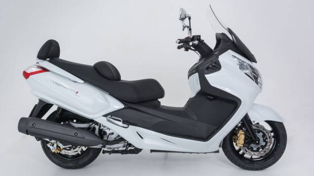 Modelo está equipado com rodas aro de 15 e 14 polegadas | <a href="https://preprod.quatrorodas.abril.com.br/moto/noticias/dafra-apresenta-novos-modelos-salao-duas-rodas-756438.shtml" rel="migration">Leia mais</a> Modelo está equipado com rodas aro de 15 e 14 polegadas | <a href="https://preprod.quatrorodas.abril.com.br/moto/noticias/dafra-apresenta-novos-modelos-salao-duas-rodas-756438.shtml" rel="migration">Leia mais</a>