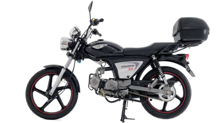 Modelo possui partida el&eacute;trica e a pedal, acionamento autom&aacute;tico de embreagem e tanque com capacidade para 10 litros | <a href="https://preprod.quatrorodas.abril.com.br/moto/noticias/dafra-apresenta-novos-modelos-salao-duas-rodas-756438.shtml" rel="migration">Leia mais</a>