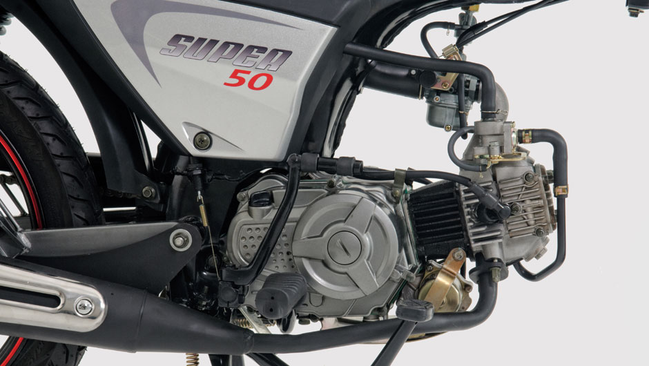 Segundo a Dafra, o motor de 49,5 cm&sup3; e 3,2 cavalos de pot&ecirc;ncia faz 50 km com apenas um litro de combust&iacute;vel. Moto j&aacute; est&aacute; nas concession&aacute;rias por R$ 3.990,00 | <a href="https://preprod.quatrorodas.abril.com.br/moto/noticias/dafra-apresenta-novos-modelos-salao-dua" rel="migration"></a>