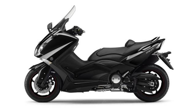 Scooter tem motor bicilíndrico de 530 cc que gera 46,5 cavalos de potência | <a href="https://preprod.quatrorodas.abril.com.br/moto/noticias/tmax-destaque-yamaha-salao-duas-rodas-756402.shtml" rel="migration">Leia mais</a> Scooter tem motor bicilíndrico de 530 cc que gera 46,5 cavalos de potência | <a href="https://preprod.quatrorodas.abril.com.br/moto/noticias/tmax-destaque-yamaha-salao-duas-rodas-756402.shtml" rel="migration">Leia mais</a>