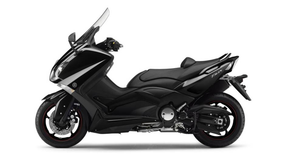 Scooter tem motor bicil&iacute;ndrico de 530 cc que gera 46,5 cavalos de pot&ecirc;ncia | <a href="https://preprod.quatrorodas.abril.com.br/moto/noticias/tmax-destaque-yamaha-salao-duas-rodas-756402.shtml" rel="migration">Leia mais</a>