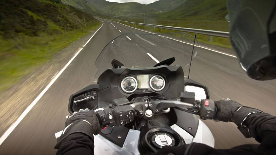 Detalhe do painel | <a href="https://preprod.quatrorodas.abril.com.br/moto/noticias/triumph-revela-lancamentos-salao-duas-rodas-756393.shtml" rel="migration">Leia mais</a>