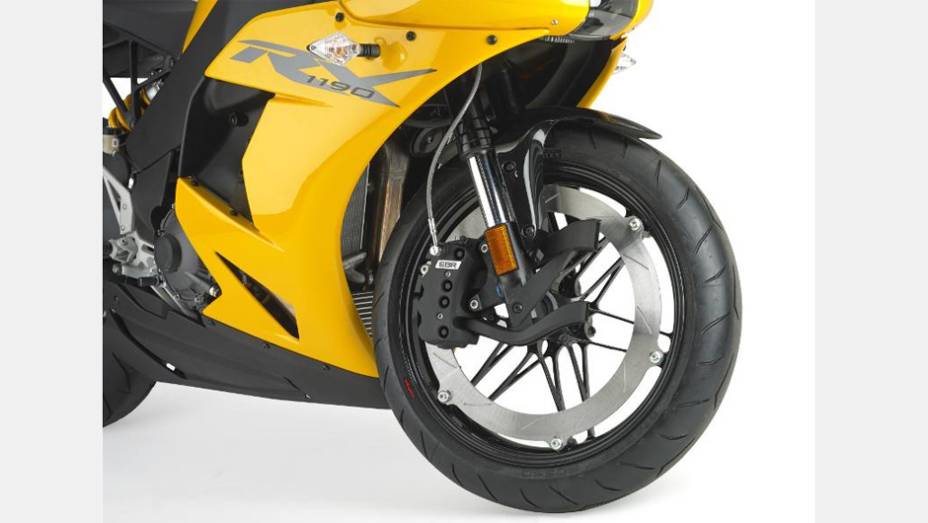 Detalhe do disco de freio dianteiro | <a href="https://preprod.quatrorodas.abril.com.br/moto/noticias/erik-buell-racing-apresenta-nova-1190rx-757464.shtml" rel="migration">Leia mais</a>