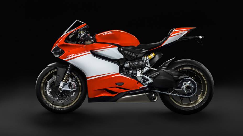 Motor de 1198 cc Superquadro entrega uma potência que supera os 200 cavalos a 11.500 rpm... | <a href="https://preprod.quatrorodas.abril.com.br/moto/noticias/ducati-revela-nova-1199-superleggera-757832.shtml" rel="migration">Leia mais</a>