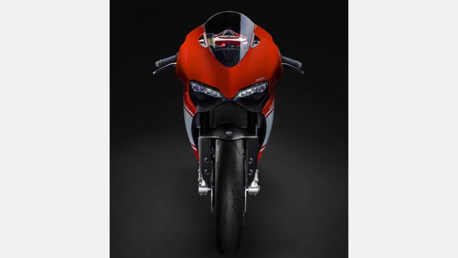 ... e um torque máximo de 13,66 mkgf | <a href="https://preprod.quatrorodas.abril.com.br/moto/noticias/ducati-revela-nova-1199-superleggera-757832.shtml" rel="migration">Leia mais</a>