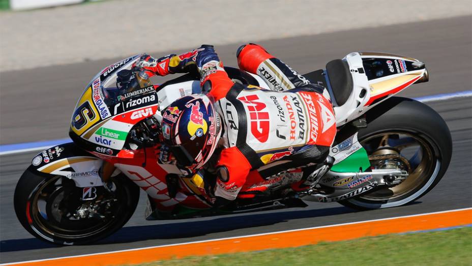 Bradl ficou com o sexto tempo | <a href="https://preprod.quatrorodas.abril.com.br/moto/noticias/motogp-marquez-mais-rapido-valencia-nesta-sexta-759752.shtml" rel="migration">Leia mais</a>