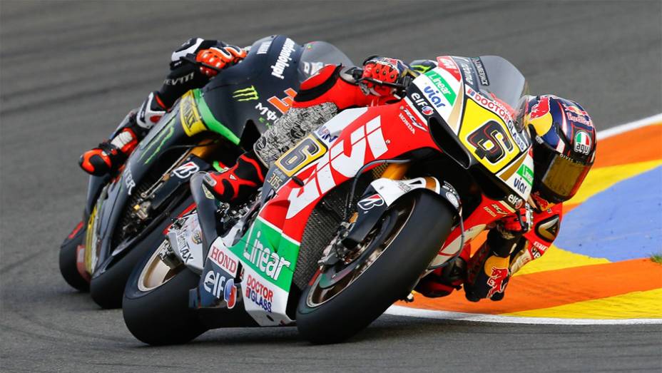 Bradl terminou a corrida em sexto lugar | <a href="https://preprod.quatrorodas.abril.com.br/moto/noticias/lorenzo-vence-nao-impede-titulo-marquez-759873.shtml" rel="migration"></a>