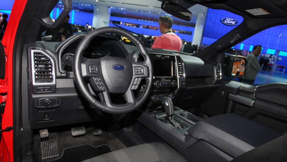 Ford F-150 | <a href="https://preprod.quatrorodas.abril.com.br/noticias/saloes/detroit-2014/ford-exibe-nova-f-150-769415.shtml" rel="migration">Leia mais</a>