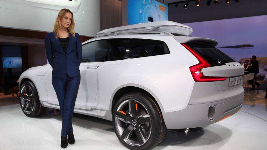 Volvo XC concept | <a href="https://preprod.quatrorodas.abril.com.br/noticias/saloes/detroit-2014/volvo-revelara-concept-xc-coupe-detroit-767556.shtml" rel="migration">Leia mais</a>