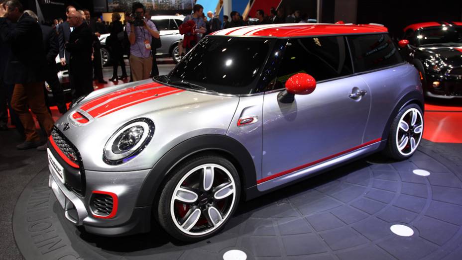 MINI JCW concept | <a href="https://preprod.quatrorodas.abril.com.br/noticias/saloes/detroit-2014/mini-mostra-novo-jcw-concept-763480.shtml" rel="migration">Leia mais</a>