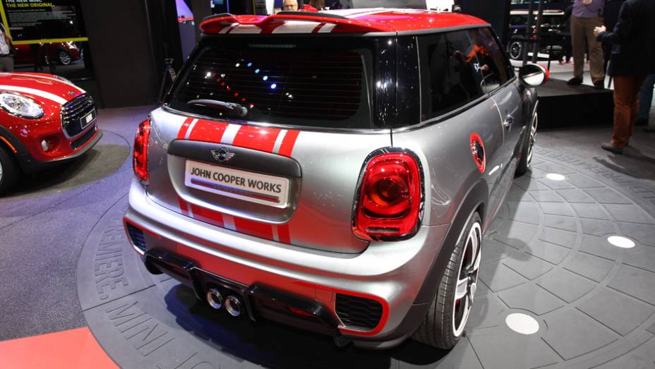 MINI JCW concept | <a href="https://preprod.quatrorodas.abril.com.br/noticias/saloes/detroit-2014/mini-mostra-novo-jcw-concept-763480.shtml" rel="migration">Leia mais</a>