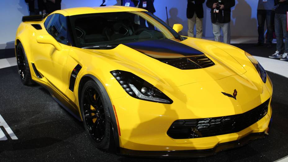 Chevrolet Corvette Z06 | <a href="https://preprod.quatrorodas.abril.com.br/noticias/saloes/detroit-2014/gm-oficializa-chevrolet-corvette-z06-2015-769655.shtml" rel="migration">Leia mais</a>