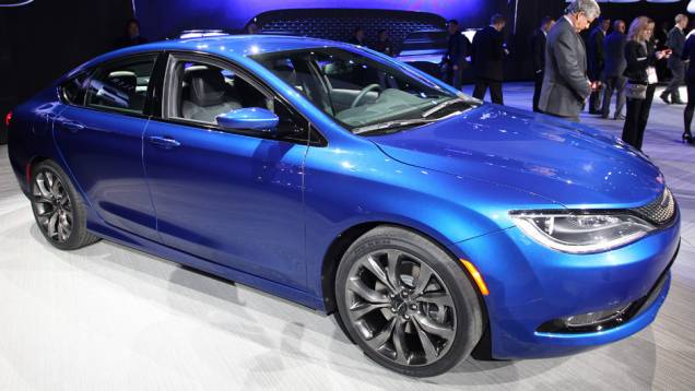 Chrysler 200 | <a href="https://preprod.quatrorodas.abril.com.br/noticias/saloes/detroit-2014/novo-chrysler-200-faz-sua-estreia-detroit-768496.shtml" rel="migration">Leia mais</a> Chrysler 200 | <a href="https://preprod.quatrorodas.abril.com.br/noticias/saloes/detroit-2014/novo-chrysler-200-faz-sua-estreia-detroit-768496.shtml" rel="migration">Leia mais</a>