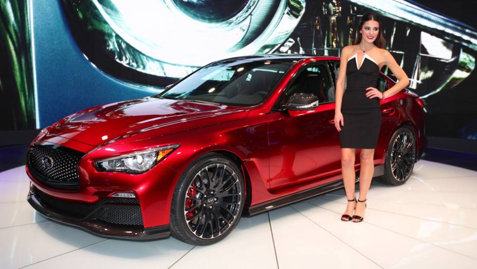 Infiniti Q50 Eau Rouge | <a href="https://preprod.quatrorodas.abril.com.br/noticias/saloes/detroit-2014/infiniti-leva-q50-eau-rouge-ao-salao-detroit-769539.shtml" rel="migration">Leia mais</a>