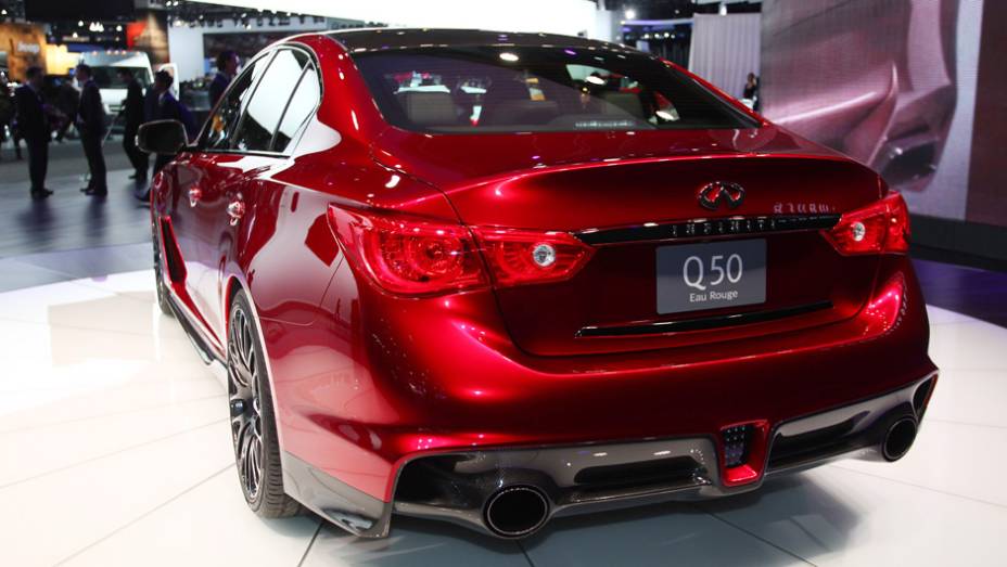 Infiniti Q50 Eau Rouge | <a href="https://preprod.quatrorodas.abril.com.br/noticias/saloes/detroit-2014/infiniti-leva-q50-eau-rouge-ao-salao-detroit-769539.shtml" rel="migration">Leia mais</a>