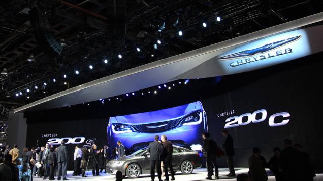 Estande da Chrysler | <a href="https://preprod.quatrorodas.abril.com.br/noticias/saloes/detroit-2014" rel="migration">Tudo sobre o Salão de Detroit!</a> Estande da Chrysler | <a href="https://preprod.quatrorodas.abril.com.br/noticias/saloes/detroit-2014" rel="migration">Tudo sobre o Salão de Detroit!</a>