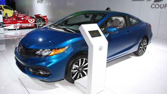 Honda Civic Coupe| <a href="https://preprod.quatrorodas.abril.com.br/noticias/saloes/detroit-2014" rel="migration">Tudo sobre o Salão de Detroit!</a> Honda Civic Coupe| <a href="https://preprod.quatrorodas.abril.com.br/noticias/saloes/detroit-2014" rel="migration">Tudo sobre o Salão de Detroit!</a>