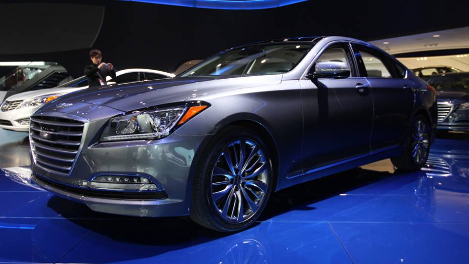 Hyundai Genesis | <a href="https://preprod.quatrorodas.abril.com.br/noticias/saloes/detroit-2014/hyundai-apresenta-renovado-genesis-761395.shtml" rel="migration">Leia Mais</a>