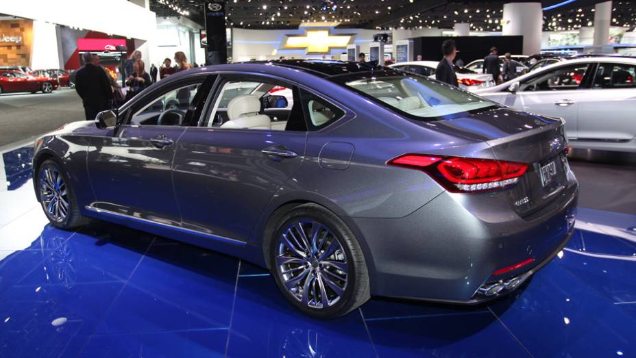 Hyundai Genesis | <a href="https://preprod.quatrorodas.abril.com.br/noticias/saloes/detroit-2014/hyundai-apresenta-renovado-genesis-761395.shtml" rel="migration">Leia Mais</a>