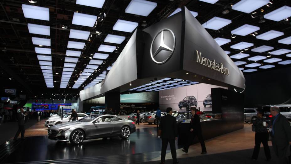 Estande da Mercedes-Benz | <a href="https://preprod.quatrorodas.abril.com.br/noticias/saloes/detroit-2014" rel="migration">Tudo sobre o Salão de Detroit!</a>