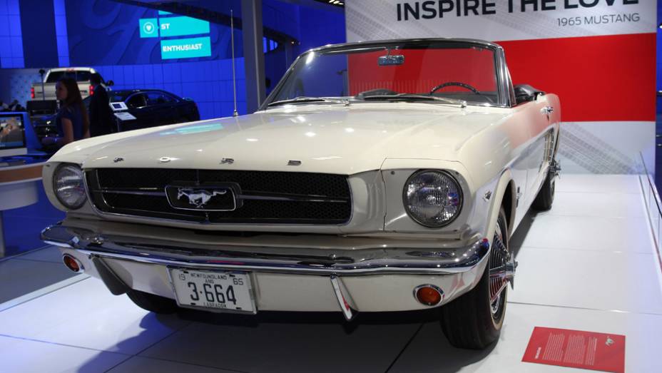 Ford Mustang 1965 | <a href="https://preprod.quatrorodas.abril.com.br/noticias/saloes/detroit-2014" rel="migration">Tudo sobre o Salão de Detroit!</a>